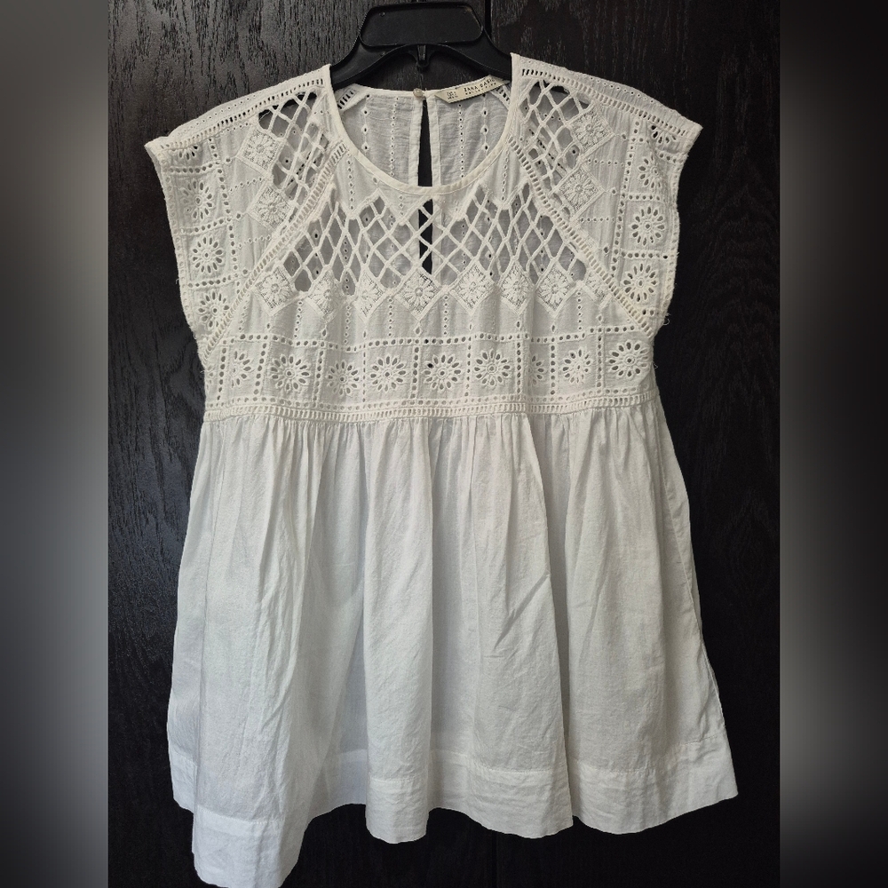 Zara White Eyelit Top Sz Large